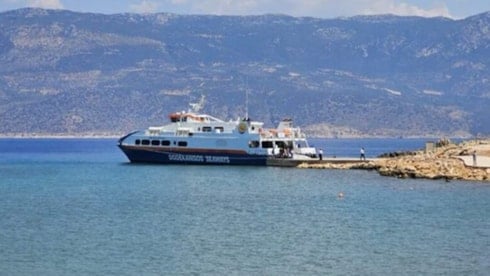 Yunanistan kayalık adaya iskele yaptı, imara açtı, sefer başlattı