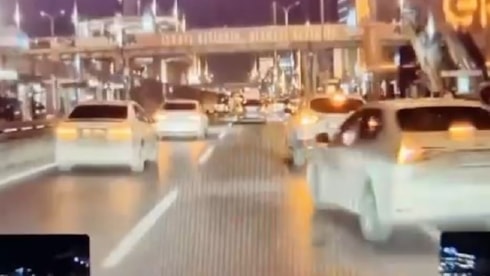 Sağ şeritten hızla geldi ortalık birbirine girdi: 4 yaralı