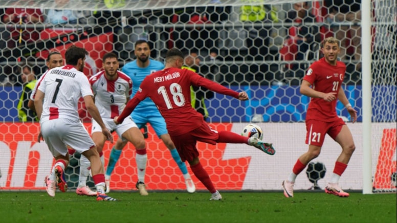 EURO 2024'te taraftarlar Mert Müldür'ü seçti!
