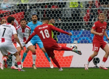 UEFA pas geçti, taraftarlar geçmedi!