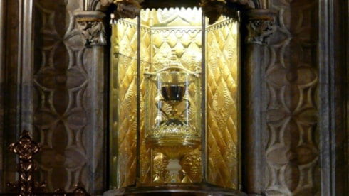 Kutsal Kase’yi evinde saklamayı başaran kadın ajanları alt etmiş