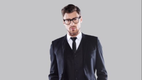 Küçük detay yılları siliyor... İşte erkekleri genç gösteren stil