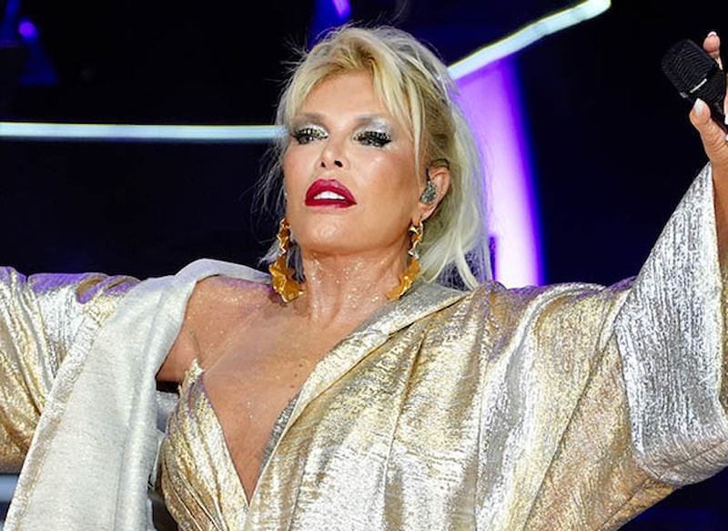 Süperstar Sahneye Bir Saat Geç Çıktı, Tepkiler Gecikmedi! Ajda Pekkan'dan Açıklama