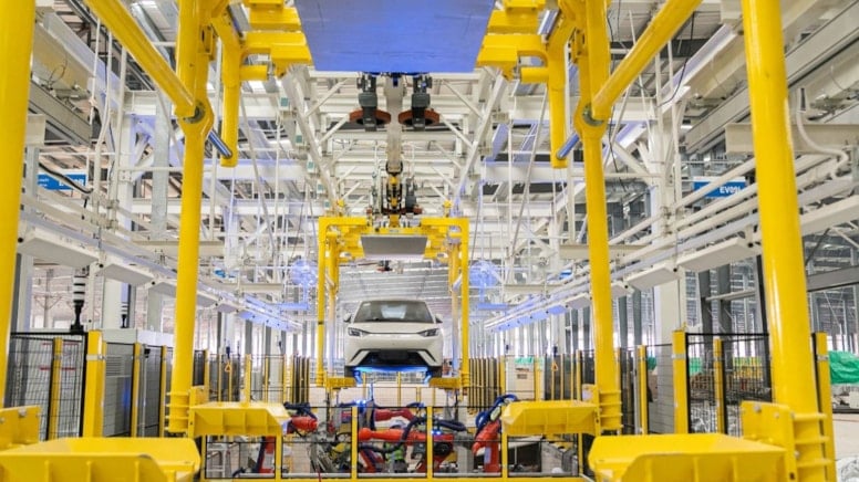 Otomotiv devi Avrupa'nın ortasına fabrika açtı! Yılda 200 bin araç üretecek