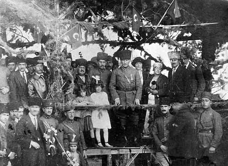 Atatürk'ün az bilinen 350 fotoğrafı albümde toplandı