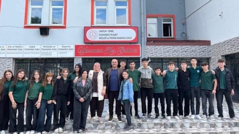 Andımız yasak siyaset serbest