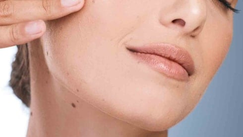 Astrolojiye göre vücudunuzdaki benlerin anlamı: Göz, göbek, boyun, alın, çene, yanak, sırt...