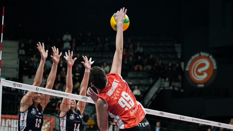 Eczacıbaşı Dynavit, Olympiakos'a set vermedi