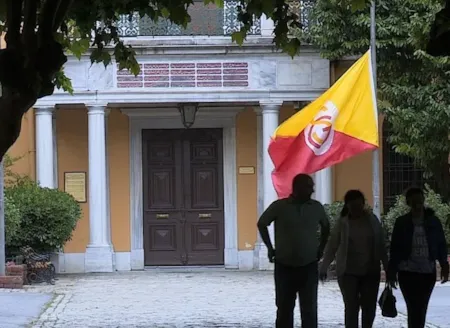Galatasaray Lisesi'nde Fenerbahçe Logolu Mont Krizi