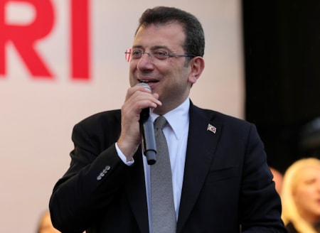 İmamoğlu: İthal görüntüsü olan aday bir gecede imar çıkarttı