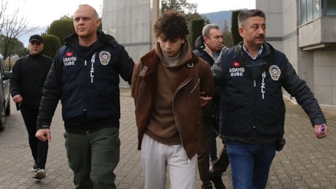 Kamyonetteki cesedin sırrı sosyal medyada çözüldü