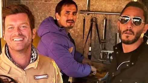  Tatlıtuğ dostlarıyla Lüleburgaz'da barbekü partisi yaptı