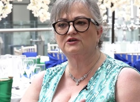 Lotodan servet kazandı, para dağıtıyor