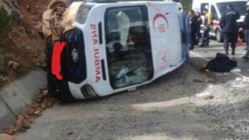 Muğla'da ambulans devrildi! Paramedik yaralandı