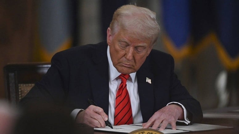 Trump imzaladı! Yüzde 25 ek gümrük vergisi alınacak