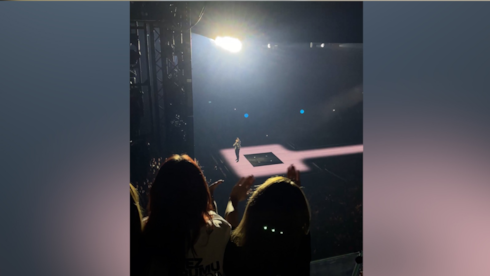 Tarkan sahneden Manifest kızlarına seslendi: Yolunuz açık olsun sizi seviyoruz